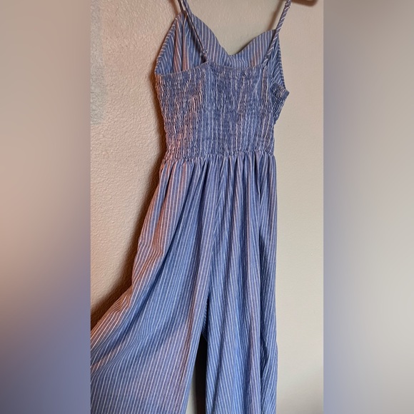 Light blue wide leg romper - tie front cut out - elastic back, adjustable straps - Picture 5 of 6